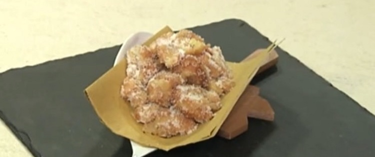 Cotto e mangiato frittelle di mele