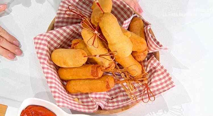 Corn dogs con ketchup è sempre mezzogiorno