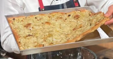 Focaccia di cipolle è sempre mezzogiorno