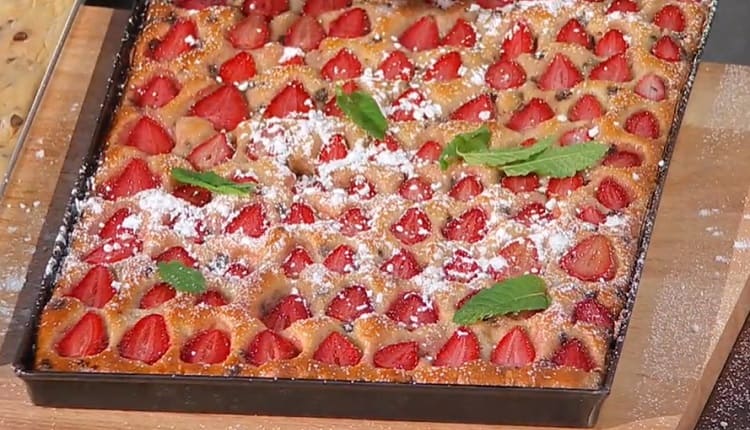 Focaccia con fragole e cioccolato è sempre mezzogiorno